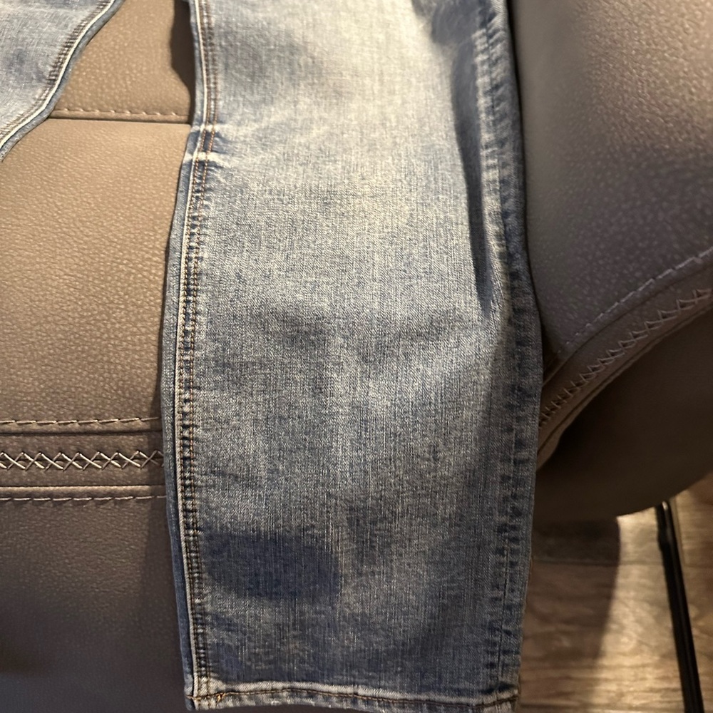 Old Navy Light Blue Distressed Boyfriend Jeans Size 16 Women’s - Picture 6 of 9